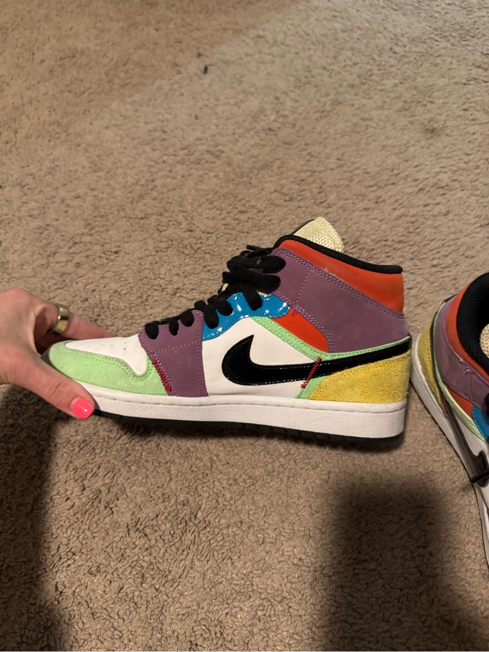 AIR JORDAN 1 MID SE WMNS
"LIGHTBULB"